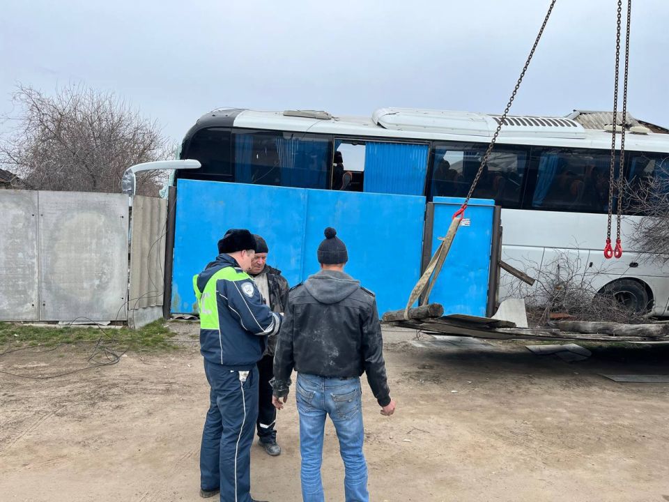 111Марковские полицейские разбираются в обстоятельствах ДТП с участием автобуса 111Марковские полицейские разбираются в обстоятельствах ДТП с участием автобуса
