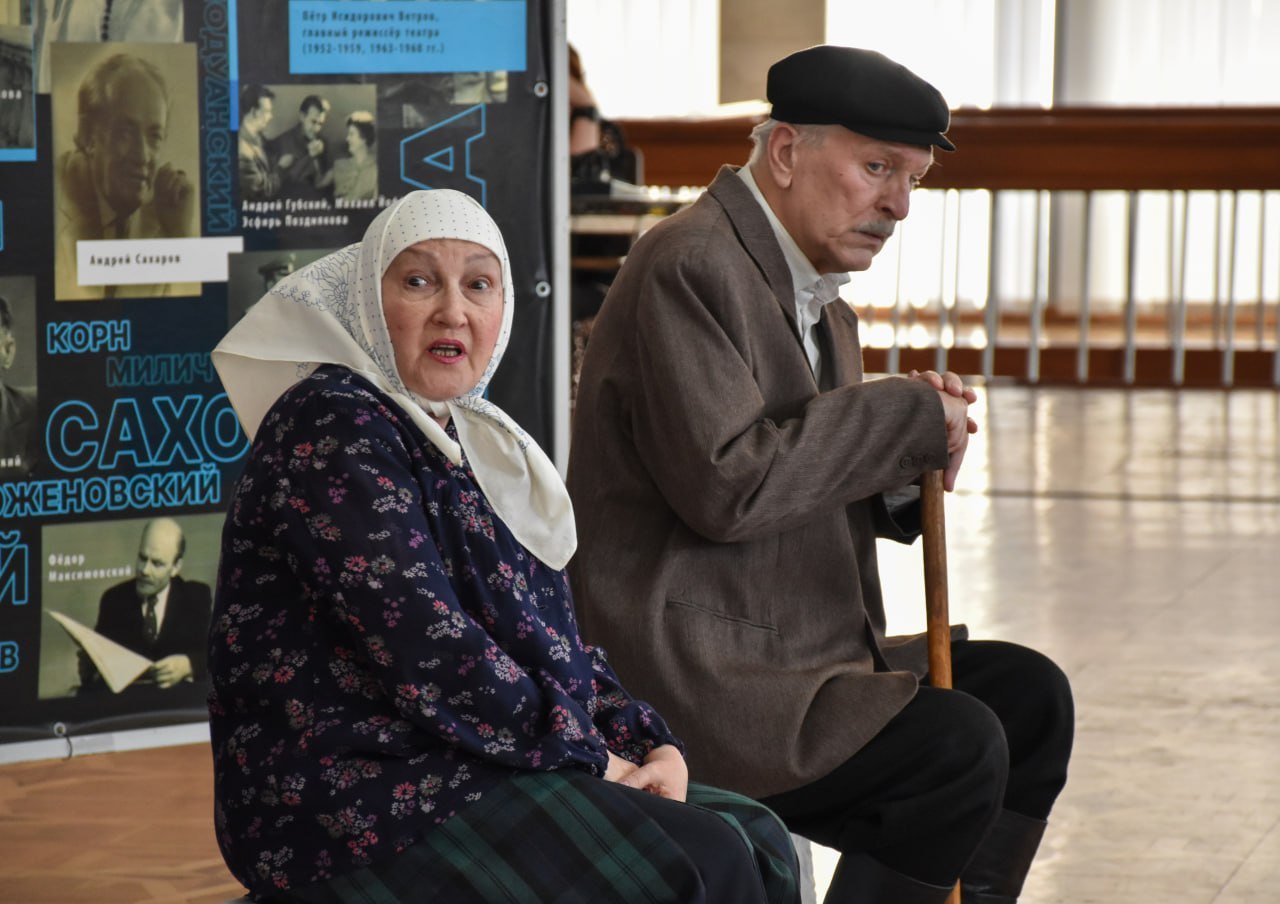 «Театр – это люди»: в Театре Луспекаева встретились мастера сцены и зрители