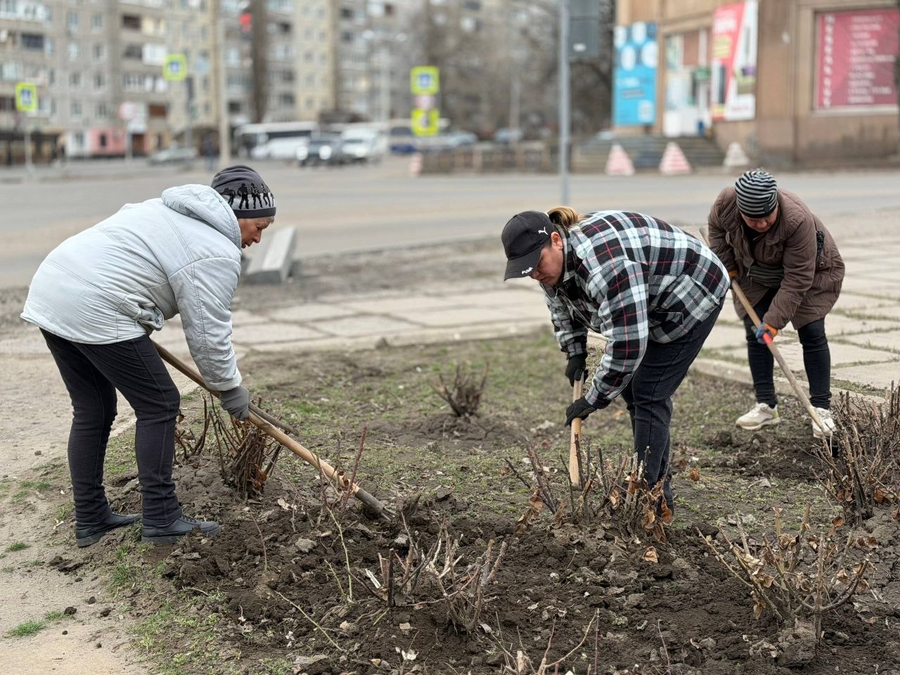 Сергей Колягин: Весна в самом разгаре, поэтому специалисты Муниципального унитарного предприятия «Комбинат коммунальных услуг города Первомайска» активно включились в работу по уходу за зелеными насаждениями Сергей Колягин: Весна в самом разгаре, поэтому специалисты Муниципального унитарного предприятия «Комбинат коммунальных услуг города Первомайска» активно включились в работу по уходу за зелеными насаждениями