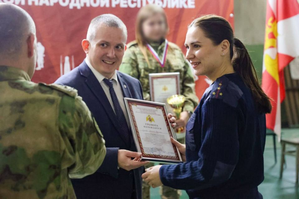 Команда регионального МВД стала победителем посвящённого 10-летию создания Росгвардии чемпионата ЛНР по стрельбе из боевого ручного стрелкового оружия Команда регионального МВД стала победителем посвящённого 10-летию создания Росгвардии чемпионата ЛНР по стрельбе из боевого ручного стрелкового оружия