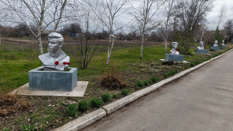 На территории села Желтое провели работы по благоустройству общественной территории На территории села Желтое провели работы по благоустройству общественной территории