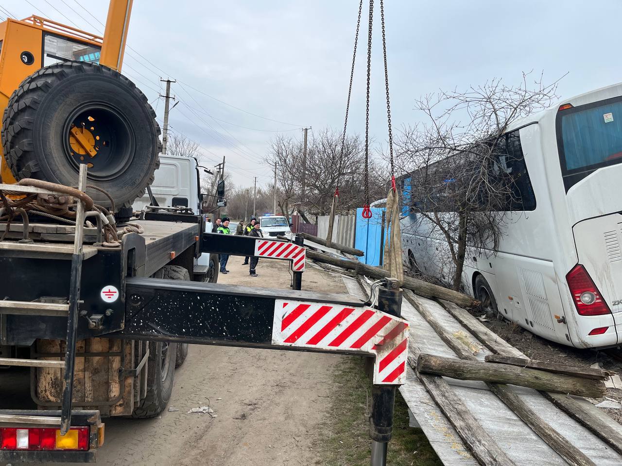 111Марковские полицейские разбираются в обстоятельствах ДТП с участием автобуса 111Марковские полицейские разбираются в обстоятельствах ДТП с участием автобуса