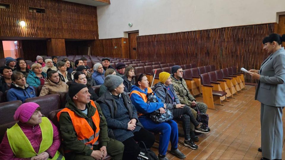 В Доме культуры имени Ленина состоялось важное собрание для жителей посёлка Дзержинский В Доме культуры имени Ленина состоялось важное собрание для жителей посёлка Дзержинский