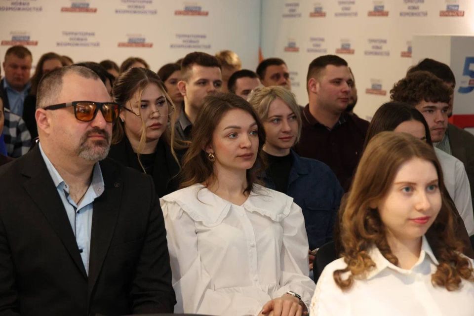26 февраля в Луганске на площадке президентской платформы «Россия - страна возможностей» член Молодёжной палаты при Совете Антрацитовского муниципального округа Анастасия Калашникова приняла участие в заседании Молодежного... 26 февраля в Луганске на площадке президентской платформы «Россия - страна возможностей» член Молодёжной палаты при Совете Антрацитовского муниципального округа Анастасия Калашникова приняла участие в заседании Молодежного...