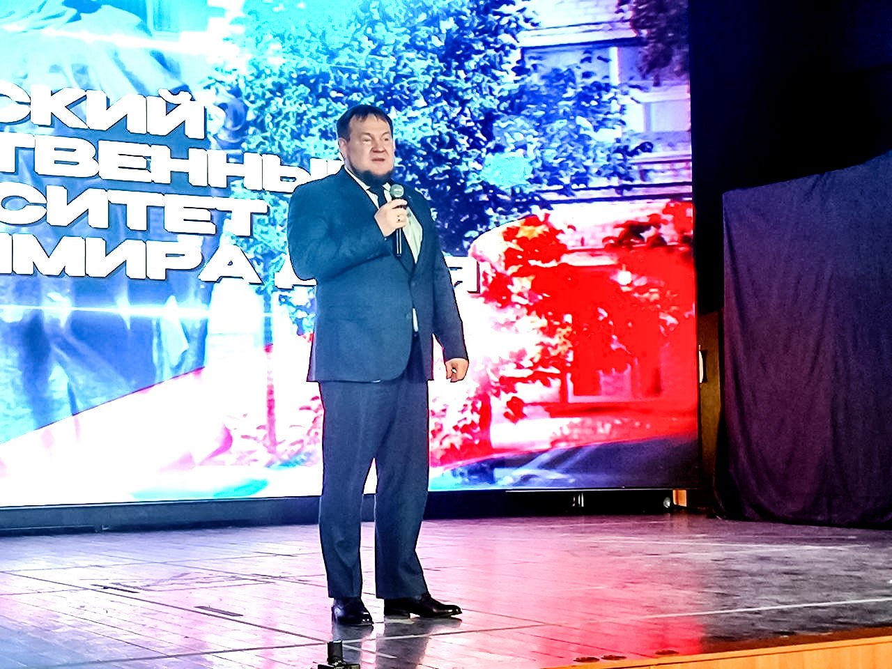 Денис Колесников посетил торжественное мероприятие, посвященное 106-й годовщине образования Луганского государственного университета имени Владимира Даля