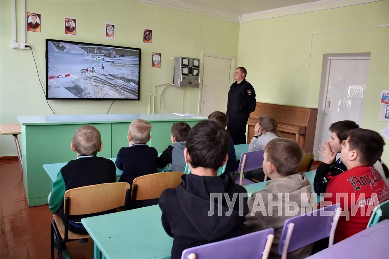В Марковском округе детям напомнили о безопасности на дорогах перед каникулами В Марковском округе детям напомнили о безопасности на дорогах перед каникулами