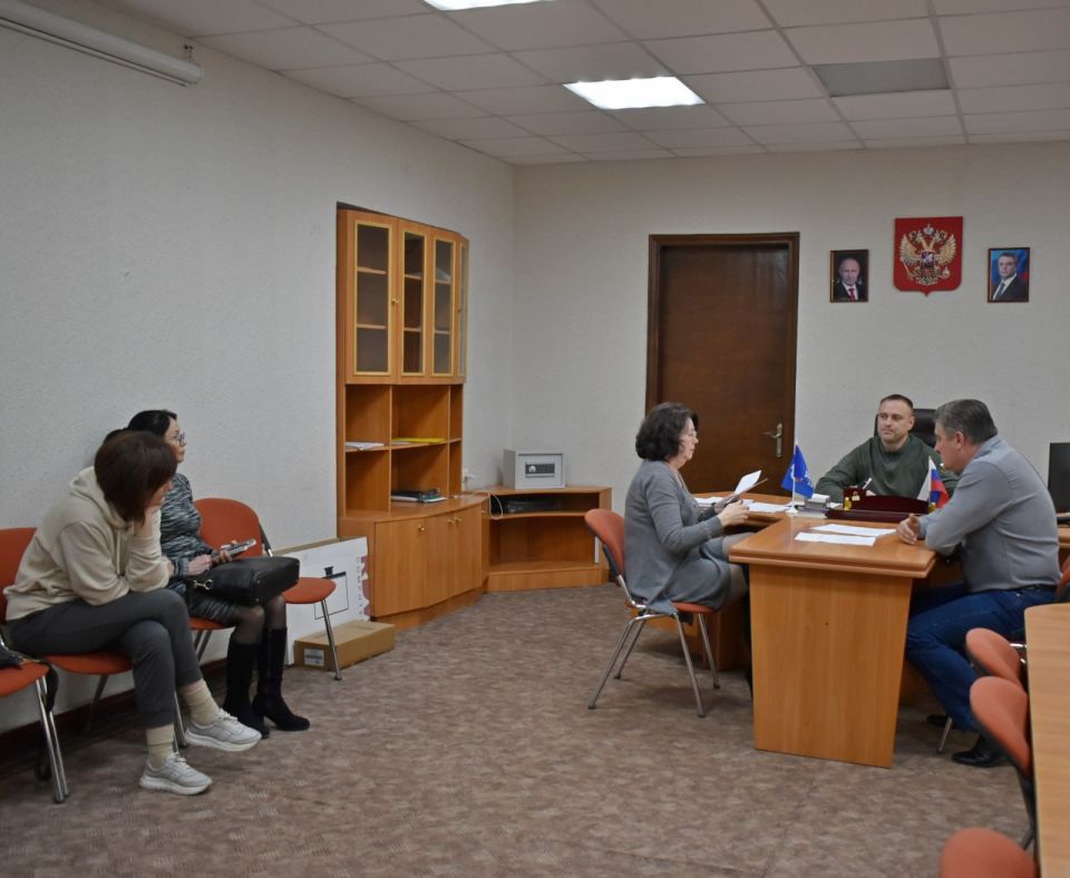 Первый заместитель Главы Старобельского муниципального округа Андрей Сергеевич Калиничев провёл личный приём граждан Первый заместитель Главы Старобельского муниципального округа Андрей Сергеевич Калиничев провёл личный приём граждан