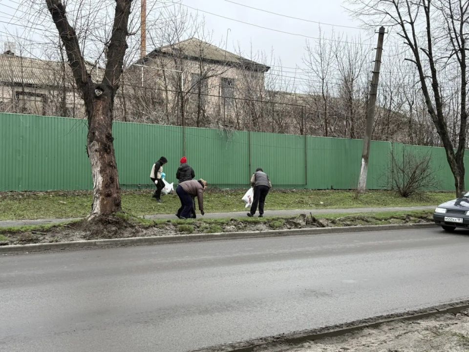 Андрей Рубанцов: Огромная благодарность ровенчанам, которые сегодня приложили усилия во время общегородского субботника, за их неравнодушие к чистоте и уюту наших улиц Андрей Рубанцов: Огромная благодарность ровенчанам, которые сегодня приложили усилия во время общегородского субботника, за их неравнодушие к чистоте и уюту наших улиц