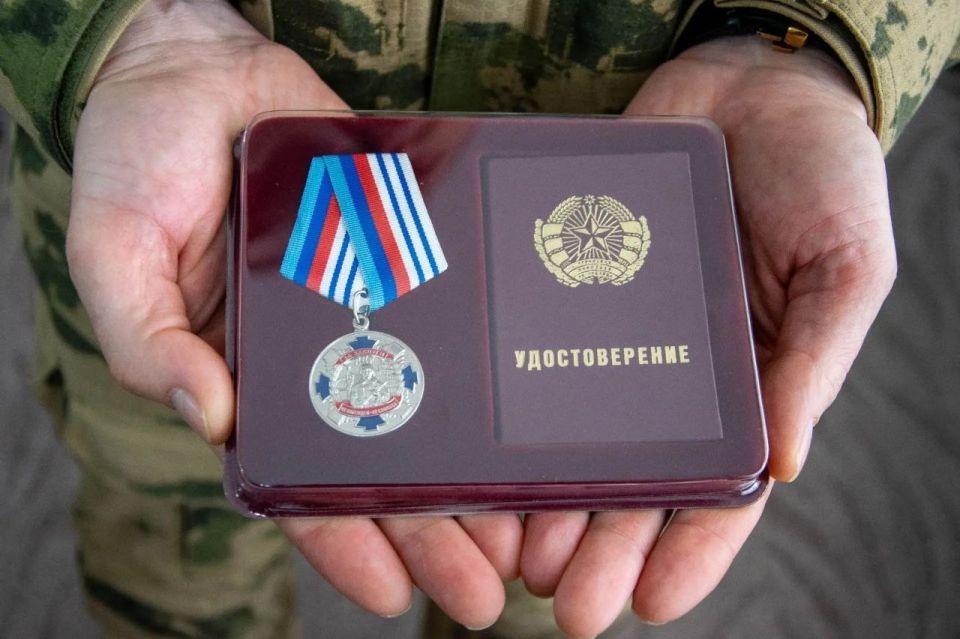 Глава ЛНР наградил росгвардейцев Глава ЛНР наградил росгвардейцев
