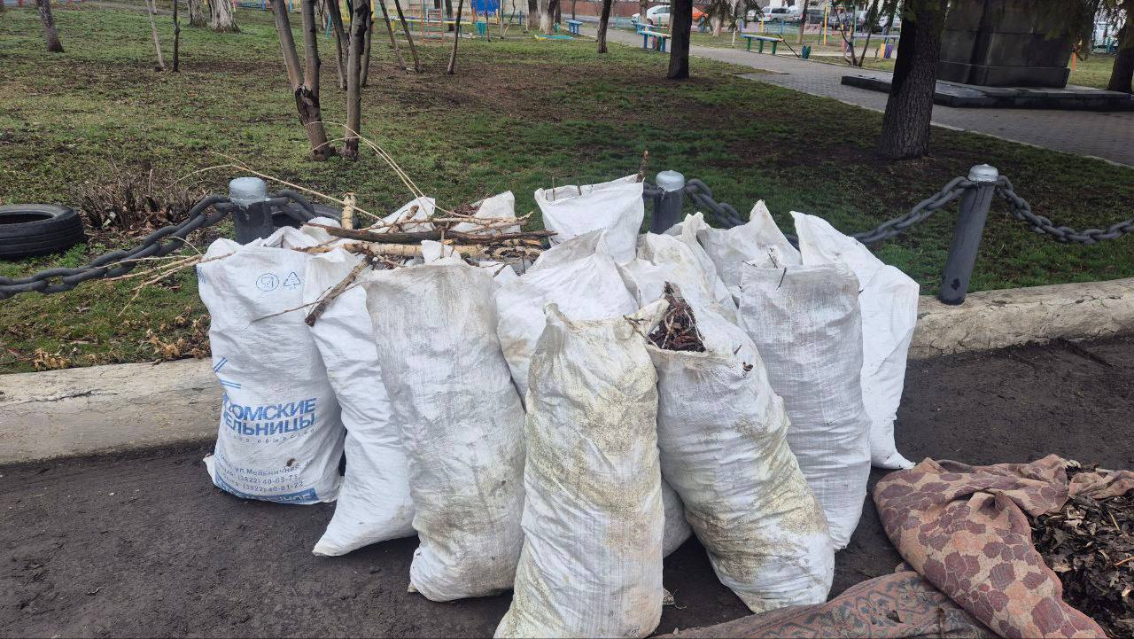 Андрей Рубанцов: Субботник на центральной площади пгт Дзержинский в рамках проекта «Чистая страна»! Андрей Рубанцов: Субботник на центральной площади пгт Дзержинский в рамках проекта «Чистая страна»!