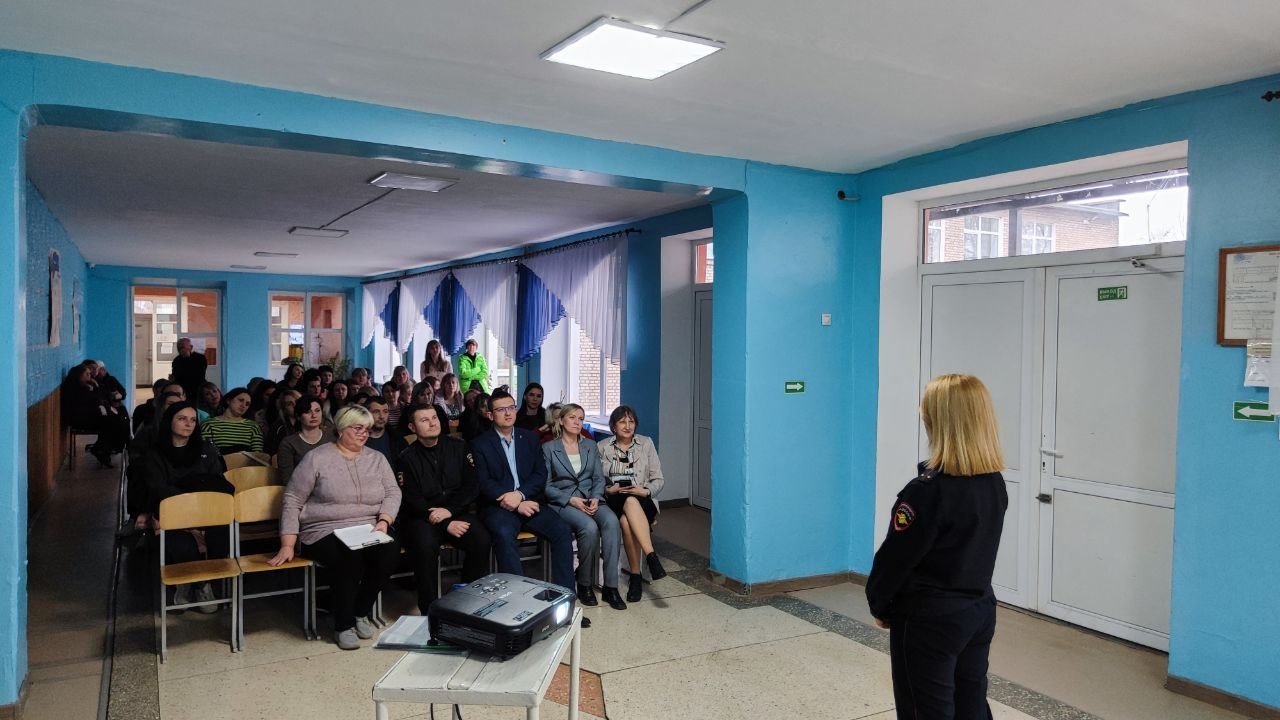 Евгений Морозов: Накануне каникул: о безопасности, экзаменах и не только Евгений Морозов: Накануне каникул: о безопасности, экзаменах и не только