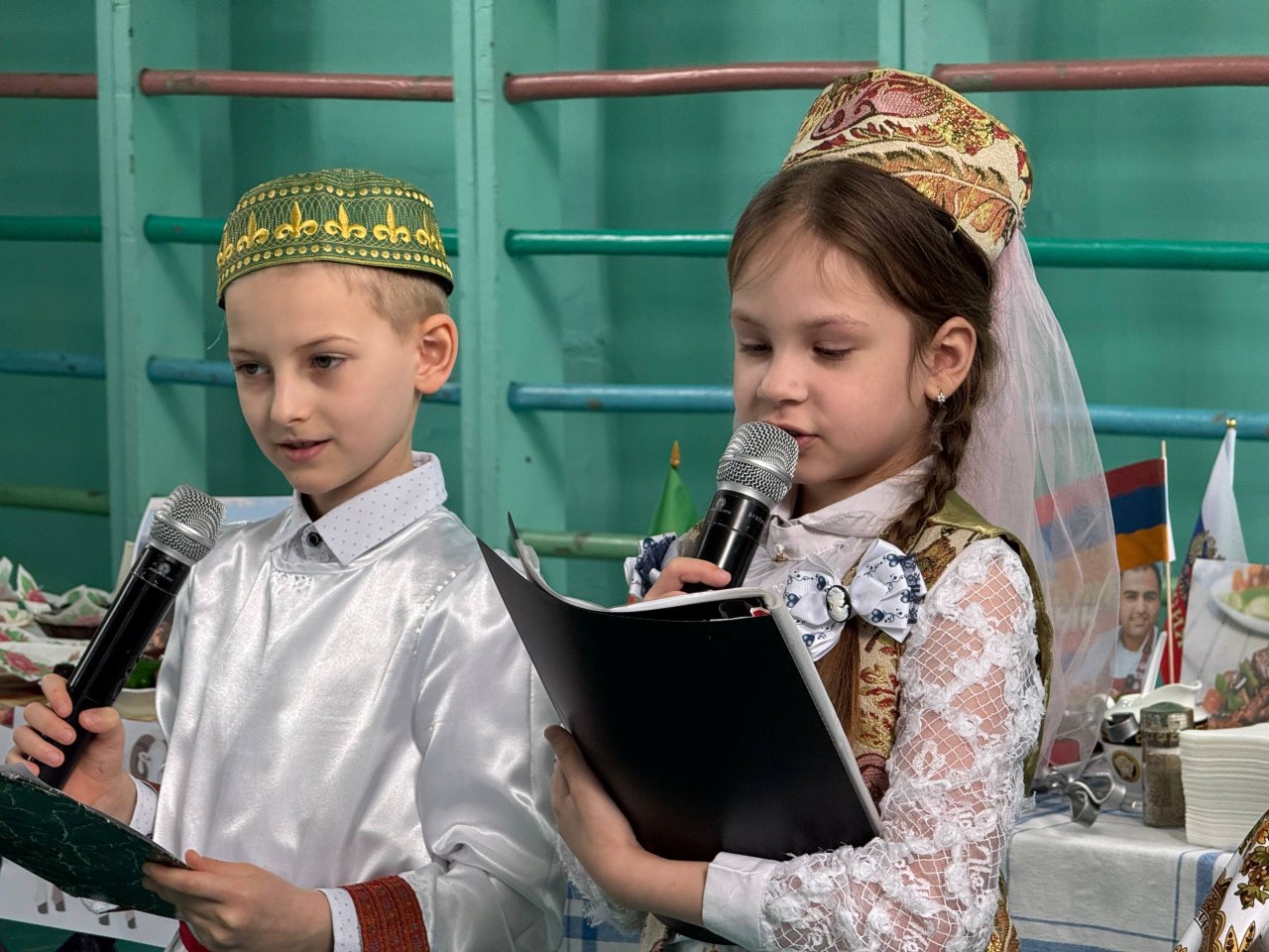 В стахановской школе провели фестиваль народов России В стахановской школе провели фестиваль народов России