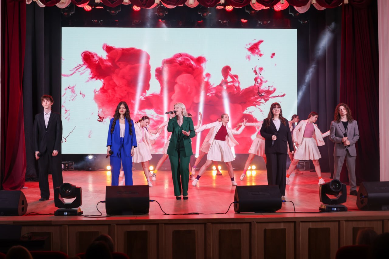 Иван Санаев поздравил работников культуры с профессиональным праздником и Международным днем театра Иван Санаев поздравил работников культуры с профессиональным праздником и Международным днем театра