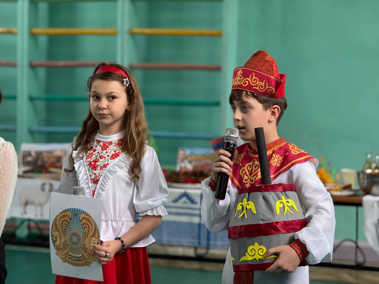 В стахановской школе провели фестиваль народов России В стахановской школе провели фестиваль народов России