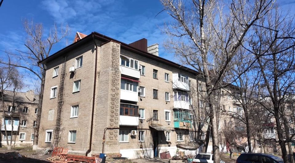 Строители СК «СТИЛЛ» приводят в порядок кровли и в Молодогвардейске Строители СК «СТИЛЛ» приводят в порядок кровли и в Молодогвардейске