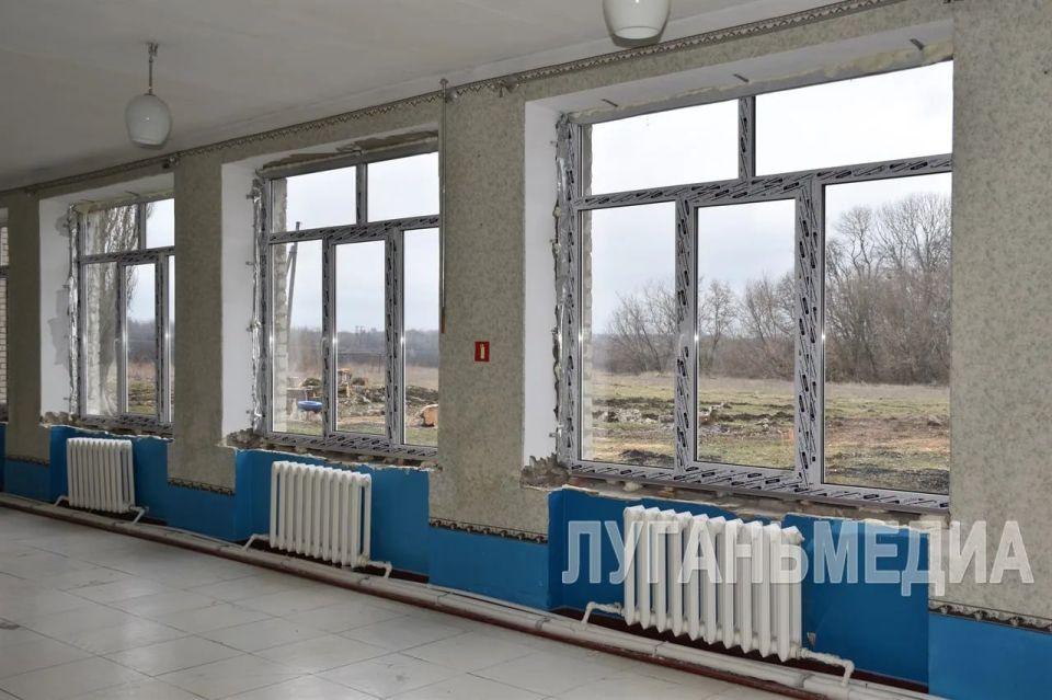 В Перевальском муниципальном округе восстанавливают Центральную школу № 25 после обстрела В Перевальском муниципальном округе восстанавливают Центральную школу № 25 после обстрела