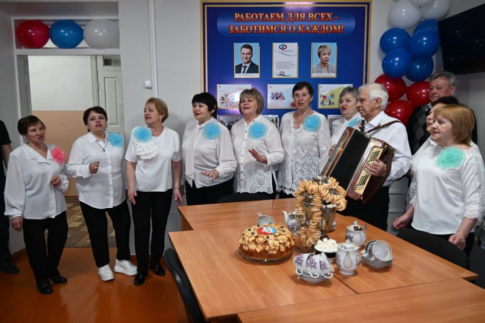 Евгений Морозов: Новый центр общения старшего поколения открылся в Брянке: место, где помогают, учат и объединяют Евгений Морозов: Новый центр общения старшего поколения открылся в Брянке: место, где помогают, учат и объединяют