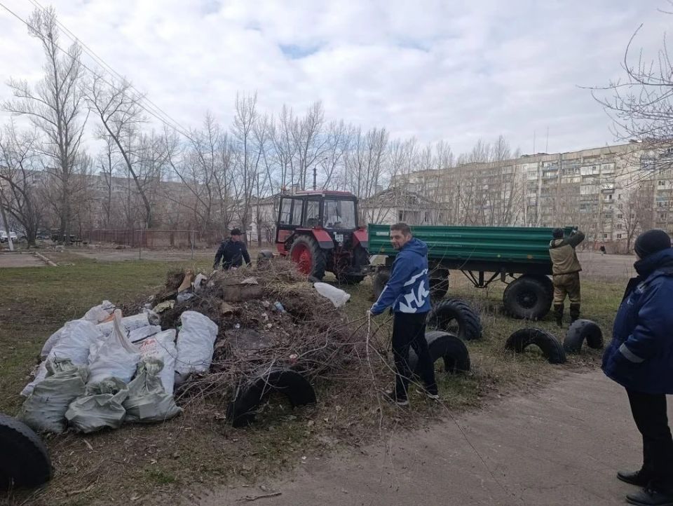 Сотрудники Рубежанского РЭС филиала «Луганскэнерго», входящего в структуру АО «Юго-Западная ЭСК», приняли активное участие в организованном субботнике Сотрудники Рубежанского РЭС филиала «Луганскэнерго», входящего в структуру АО «Юго-Западная ЭСК», приняли активное участие в организованном субботнике