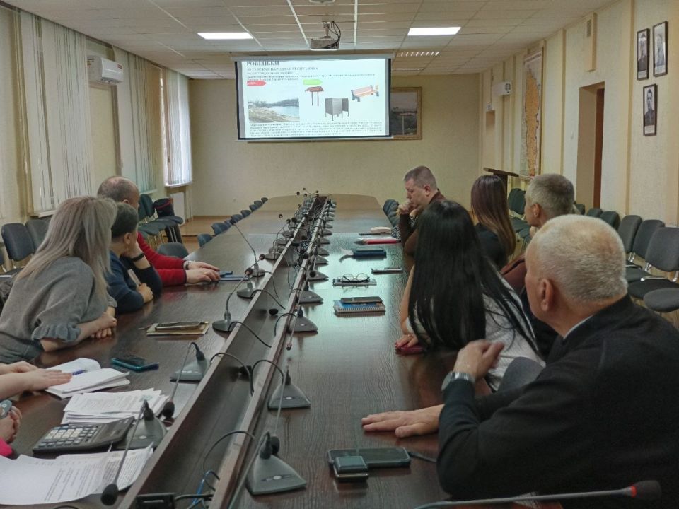 Сегодня под председательством Главы городского округа город Ровеньки Андрея Рубанцова прошло заседание общественной комиссии по организации и проведению голосования по отбору территорий, подлежащих благоустройству в рамках... Сегодня под председательством Главы городского округа город Ровеньки Андрея Рубанцова прошло заседание общественной комиссии по организации и проведению голосования по отбору территорий, подлежащих благоустройству в рамках...