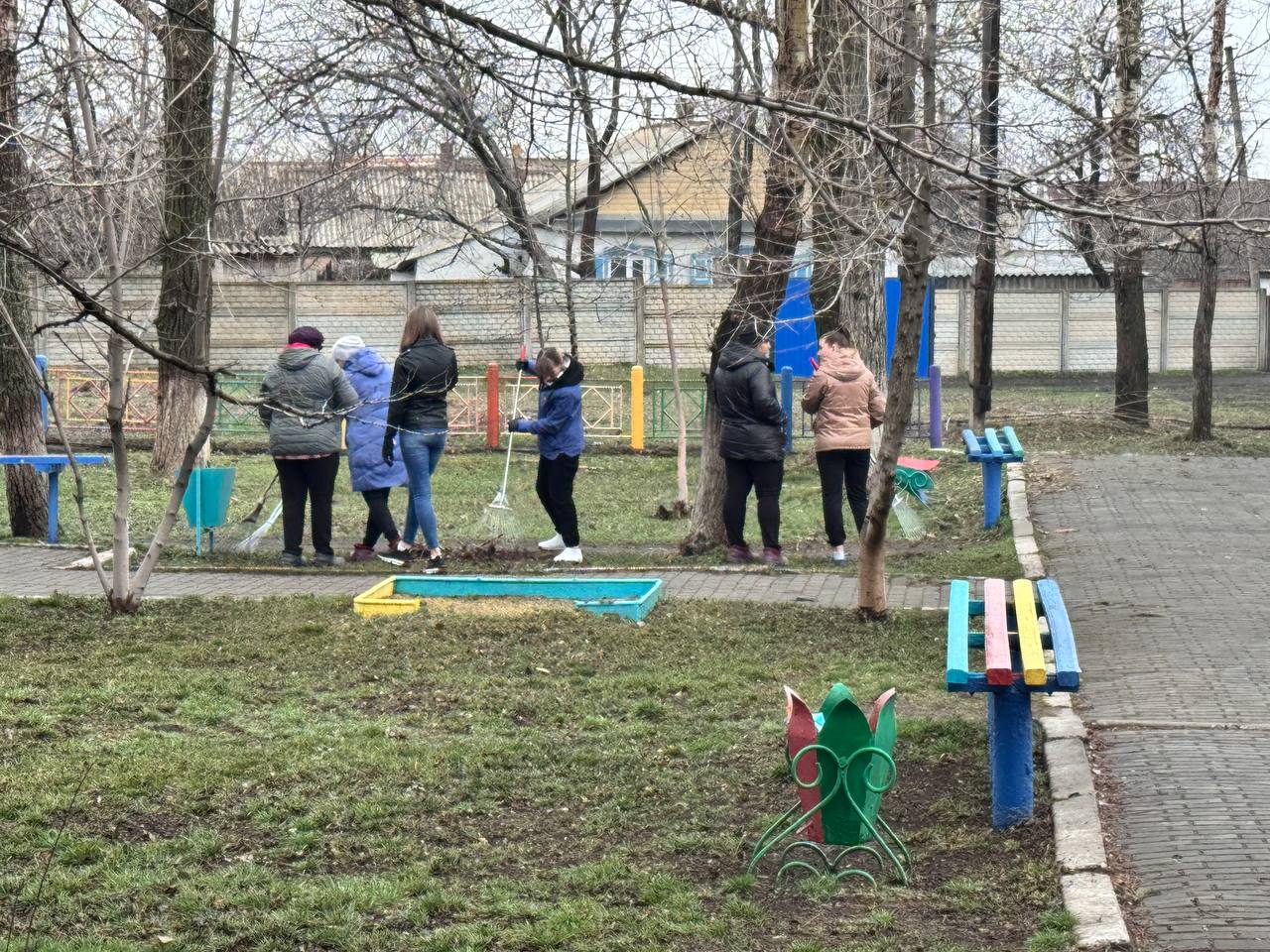 Андрей Рубанцов: Субботник на центральной площади пгт Дзержинский в рамках проекта «Чистая страна»! Андрей Рубанцов: Субботник на центральной площади пгт Дзержинский в рамках проекта «Чистая страна»!