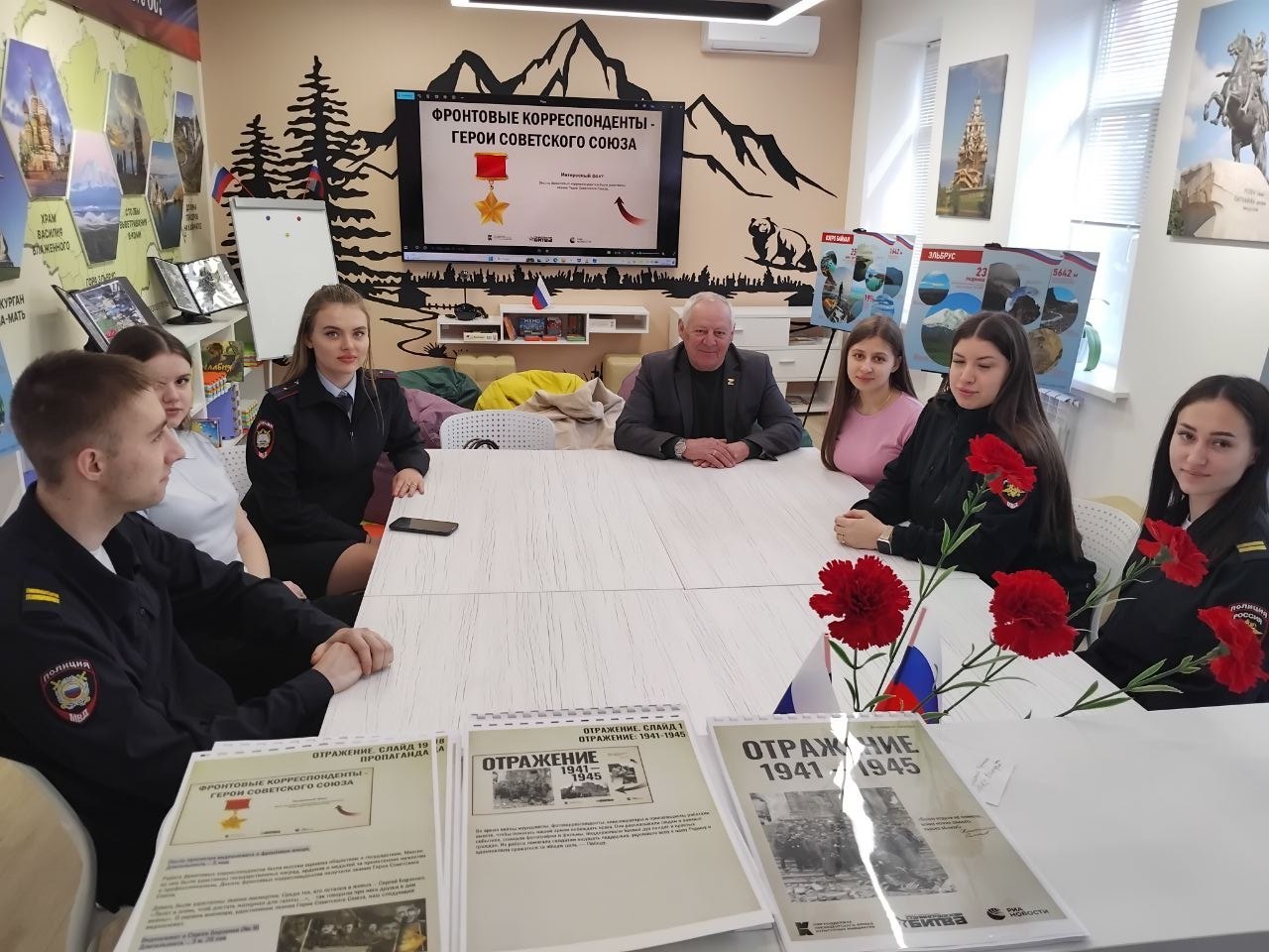 Молодые сотрудники полиции ОМВД России «Славяносербский» посетили Славяносербский краеведческий музей Молодые сотрудники полиции ОМВД России «Славяносербский» посетили Славяносербский краеведческий музей