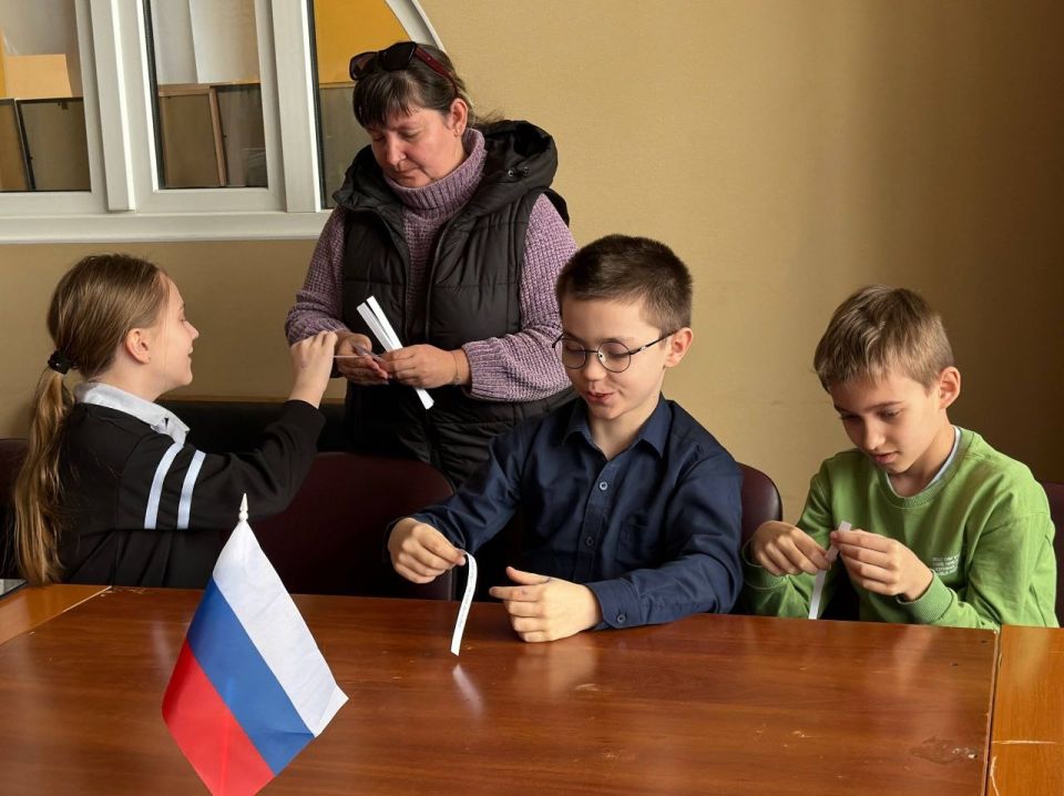 Сергей Колягин: В стенах Городского центра культуры и досуга «Заря» царила атмосфера праздника: юные жители Первомайска собрались вместе, чтобы отпраздновать Всемирный день театра Сергей Колягин: В стенах Городского центра культуры и досуга «Заря» царила атмосфера праздника: юные жители Первомайска собрались вместе, чтобы отпраздновать Всемирный день театра