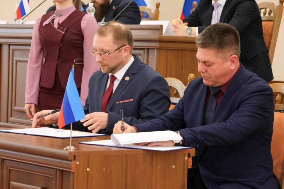 В рамках расширенного заседания Коллегии Министерства культуры Луганской Народной Республики состоялось важное событие — подписание соглашений о взаимодействии с администрациями муниципальных образований региона В рамках расширенного заседания Коллегии Министерства культуры Луганской Народной Республики состоялось важное событие — подписание соглашений о взаимодействии с администрациями муниципальных образований региона