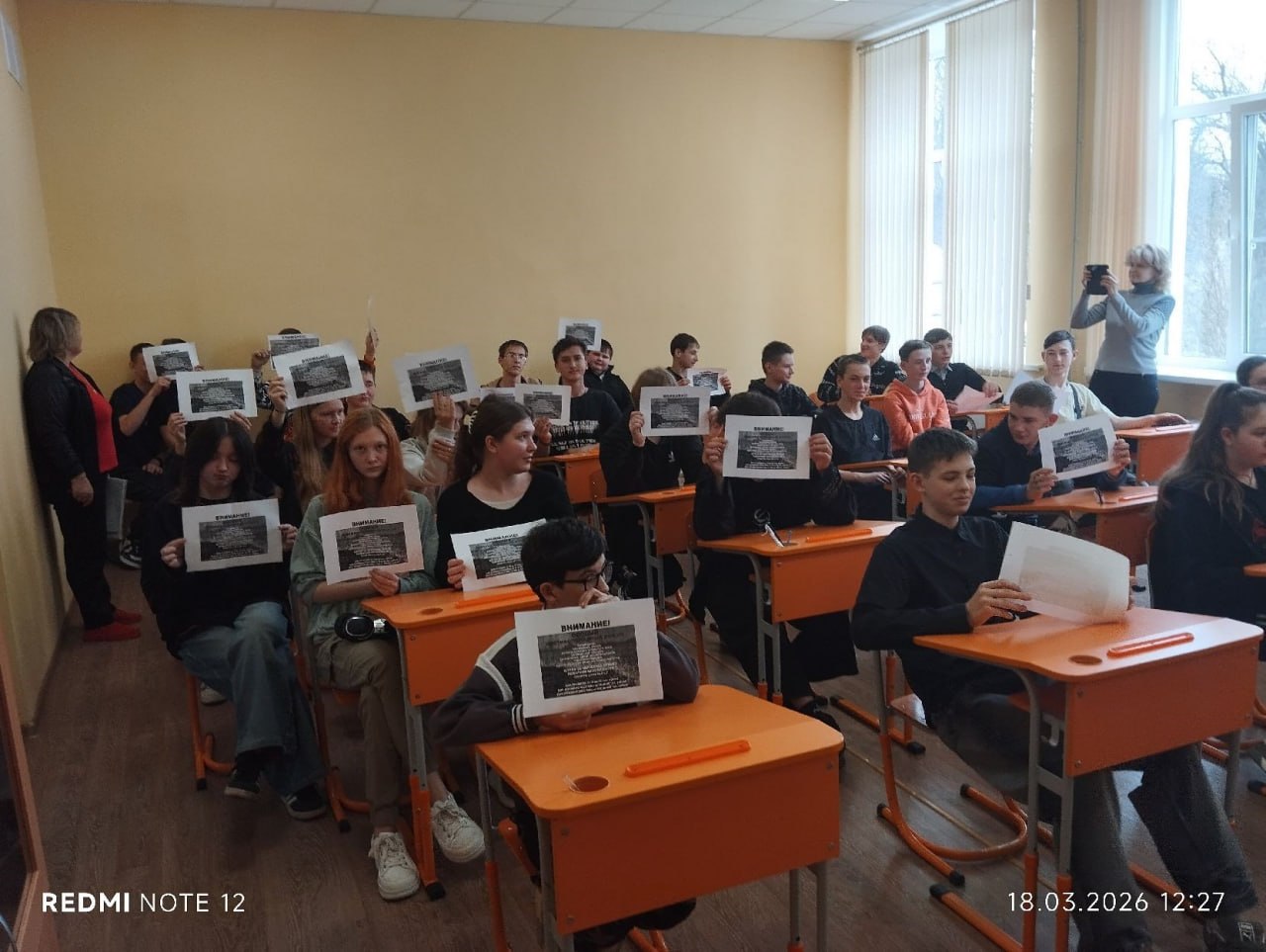 Лисичанскую школу №4 посетили сотрудники отдела надзорной деятельности и профилактической работы по г. Лисичанску управления надзорной деятельности и профилактической работы Главного управления МЧС России по Луганской... Лисичанскую школу №4 посетили сотрудники отдела надзорной деятельности и профилактической работы по г. Лисичанску управления надзорной деятельности и профилактической работы Главного управления МЧС России по Луганской...