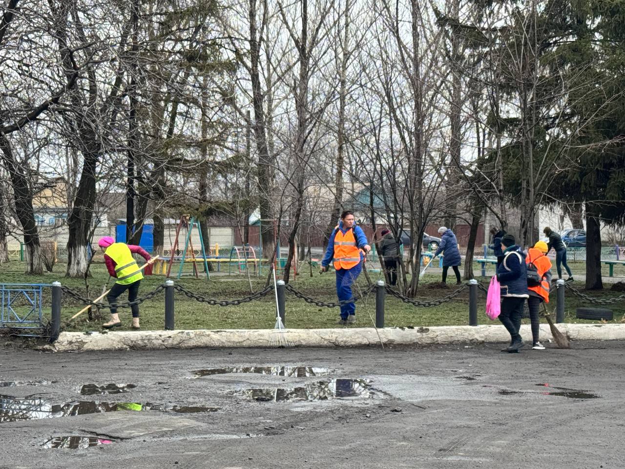 Андрей Рубанцов: Субботник на центральной площади пгт Дзержинский в рамках проекта «Чистая страна»! Андрей Рубанцов: Субботник на центральной площади пгт Дзержинский в рамках проекта «Чистая страна»!