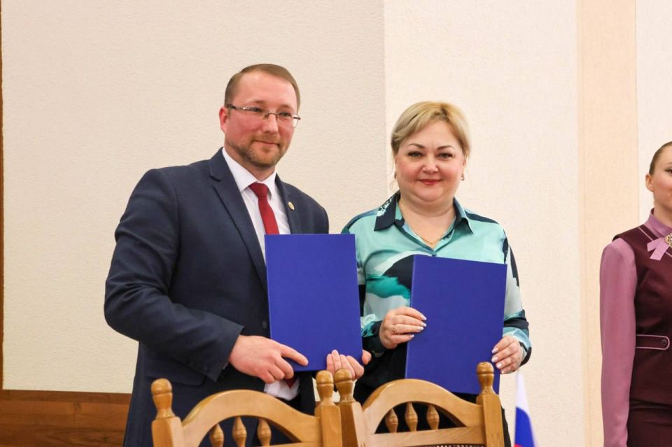В рамках расширенного заседания Коллегии Министерства культуры Луганской Народной Республики состоялось важное событие — подписание соглашений о взаимодействии с администрациями муниципальных образований региона В рамках расширенного заседания Коллегии Министерства культуры Луганской Народной Республики состоялось важное событие — подписание соглашений о взаимодействии с администрациями муниципальных образований региона