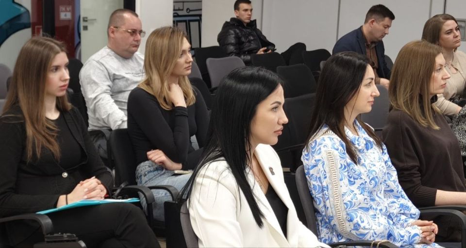 Анна Уголкова приняла участие во встрече сенатора РФ по ЛНР Дарьи Лантратовой с субъектами МСП Анна Уголкова приняла участие во встрече сенатора РФ по ЛНР Дарьи Лантратовой с субъектами МСП
