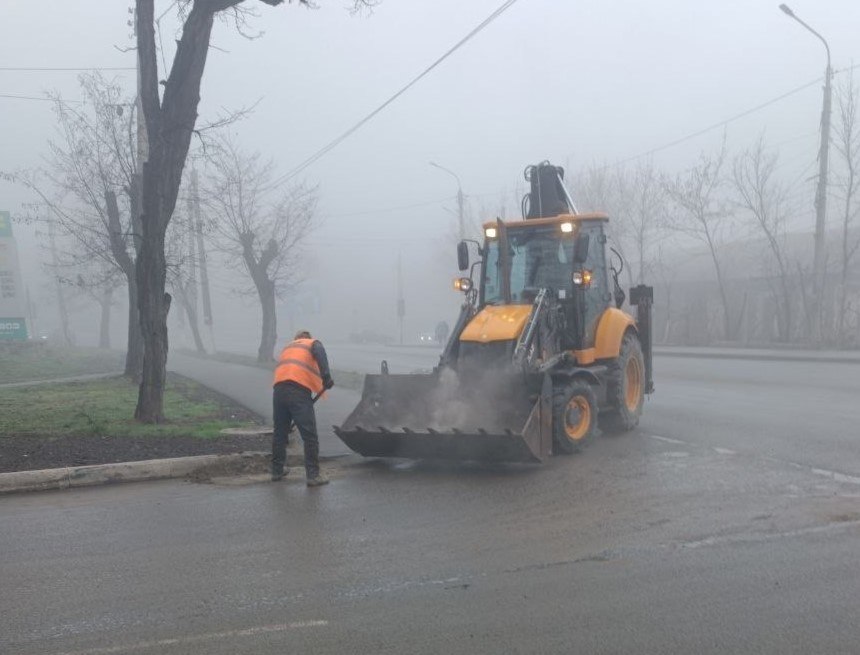 Коммунальными службами проведены работы на территории города Коммунальными службами проведены работы на территории города