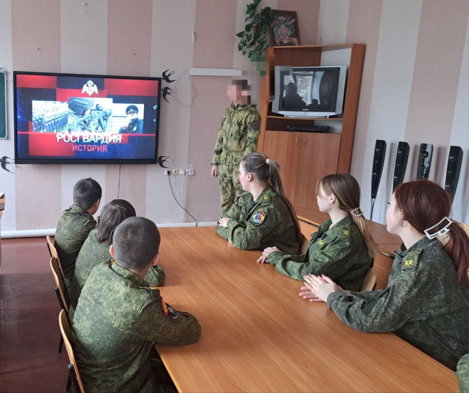 Сегодня в Станично-Луганской средней школе имени Грекова П.М. прошел важный Урок мужества Сегодня в Станично-Луганской средней школе имени Грекова П.М. прошел важный Урок мужества