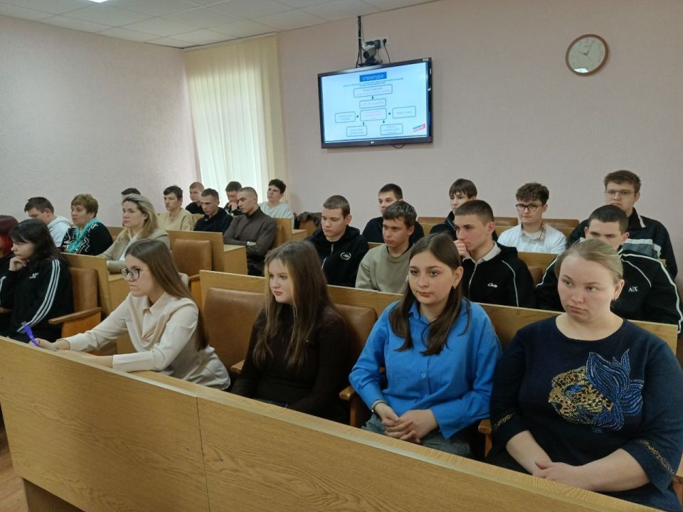 Сегодня в Администрации городского округа город Ровеньки состоялась встреча активной молодёжи с участником СВО, депутатом Народного Совета ЛНР и руководителем регионального штаба «Молодая Гвардия Единой России» Андреем... Сегодня в Администрации городского округа город Ровеньки состоялась встреча активной молодёжи с участником СВО, депутатом Народного Совета ЛНР и руководителем регионального штаба «Молодая Гвардия Единой России» Андреем...