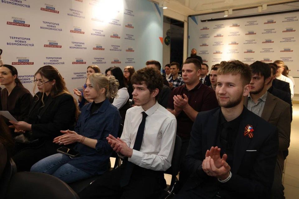 26 февраля в Луганске на площадке президентской платформы «Россия - страна возможностей» член Молодёжной палаты при Совете Антрацитовского муниципального округа Анастасия Калашникова приняла участие в заседании Молодежного... 26 февраля в Луганске на площадке президентской платформы «Россия - страна возможностей» член Молодёжной палаты при Совете Антрацитовского муниципального округа Анастасия Калашникова приняла участие в заседании Молодежного...