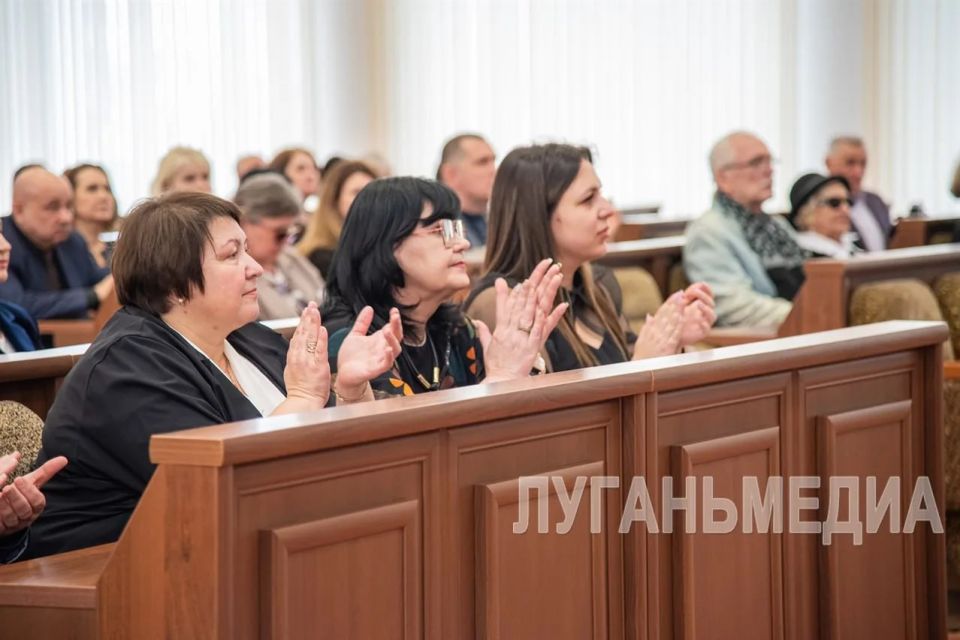 В Луганске прошло расширенное заседание коллегии Минкульта ЛНР В Луганске прошло расширенное заседание коллегии Минкульта ЛНР