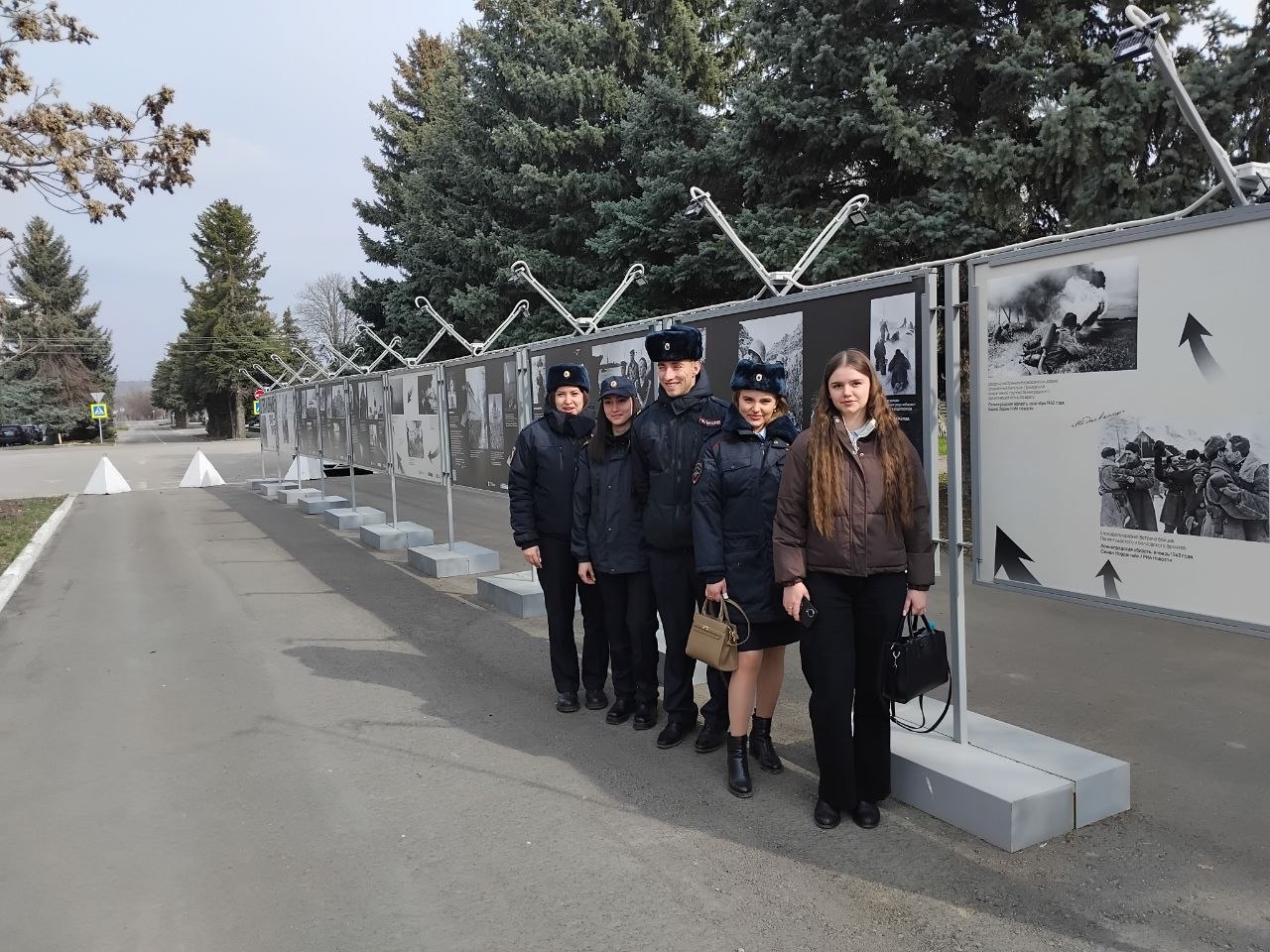 Молодые сотрудники полиции ОМВД России «Славяносербский» посетили Славяносербский краеведческий музей Молодые сотрудники полиции ОМВД России «Славяносербский» посетили Славяносербский краеведческий музей