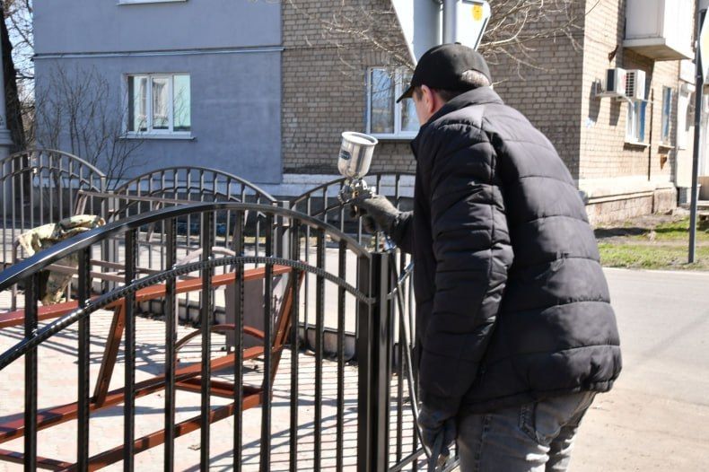 В Свердловском округе обновили детскую площадку у детского сада «Лютик» В Свердловском округе обновили детскую площадку у детского сада «Лютик»