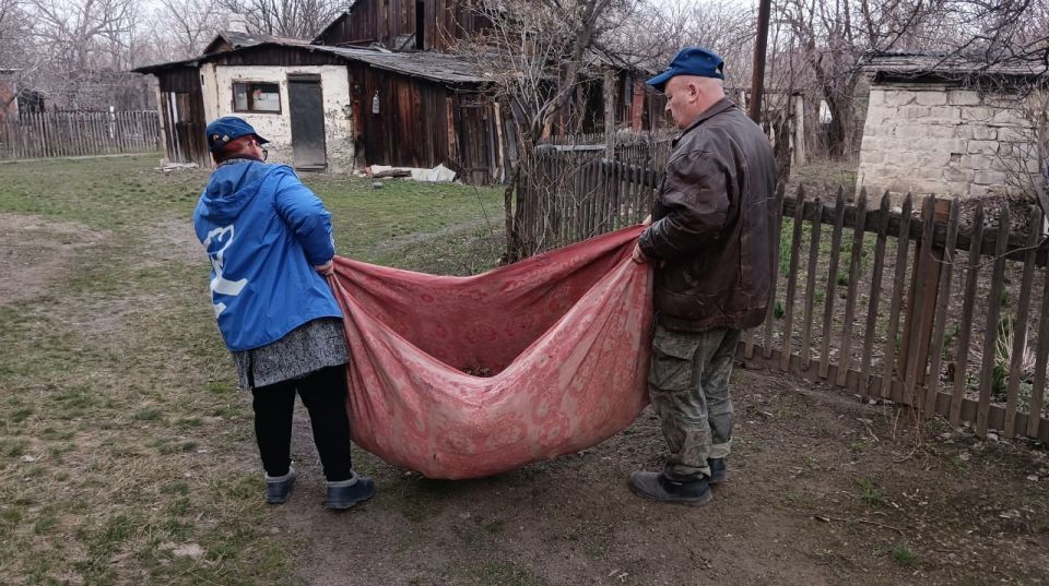 Забота о старшем поколении: единороссы помогают пожилым жителям Червоногвардейского Забота о старшем поколении: единороссы помогают пожилым жителям Червоногвардейского