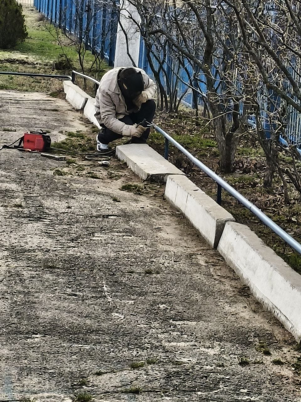 26 марта коллектив Станично-Луганской средней школы имени Грекова П. М. дружно вышел на общешкольную акцию «Чистый двор» 26 марта коллектив Станично-Луганской средней школы имени Грекова П. М. дружно вышел на общешкольную акцию «Чистый двор»