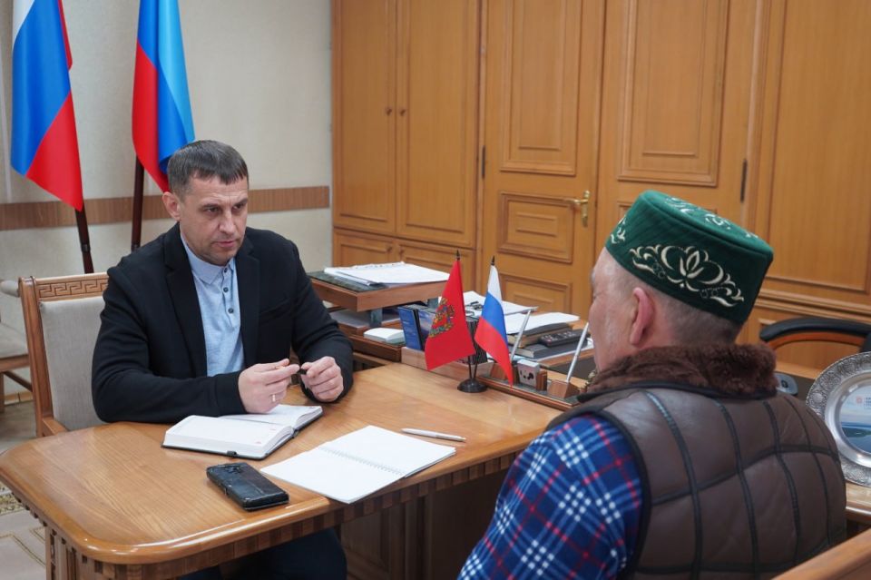 Диалог с руководителем местной религиозной организации «Мусульманская Община «Аль-Ихлас» Саидом Бахтигозиным был направлен на укрепление межконфессиональных отношений и решение вопросов местного сообщества Диалог с руководителем местной религиозной организации «Мусульманская Община «Аль-Ихлас» Саидом Бахтигозиным был направлен на укрепление межконфессиональных отношений и решение вопросов местного сообщества