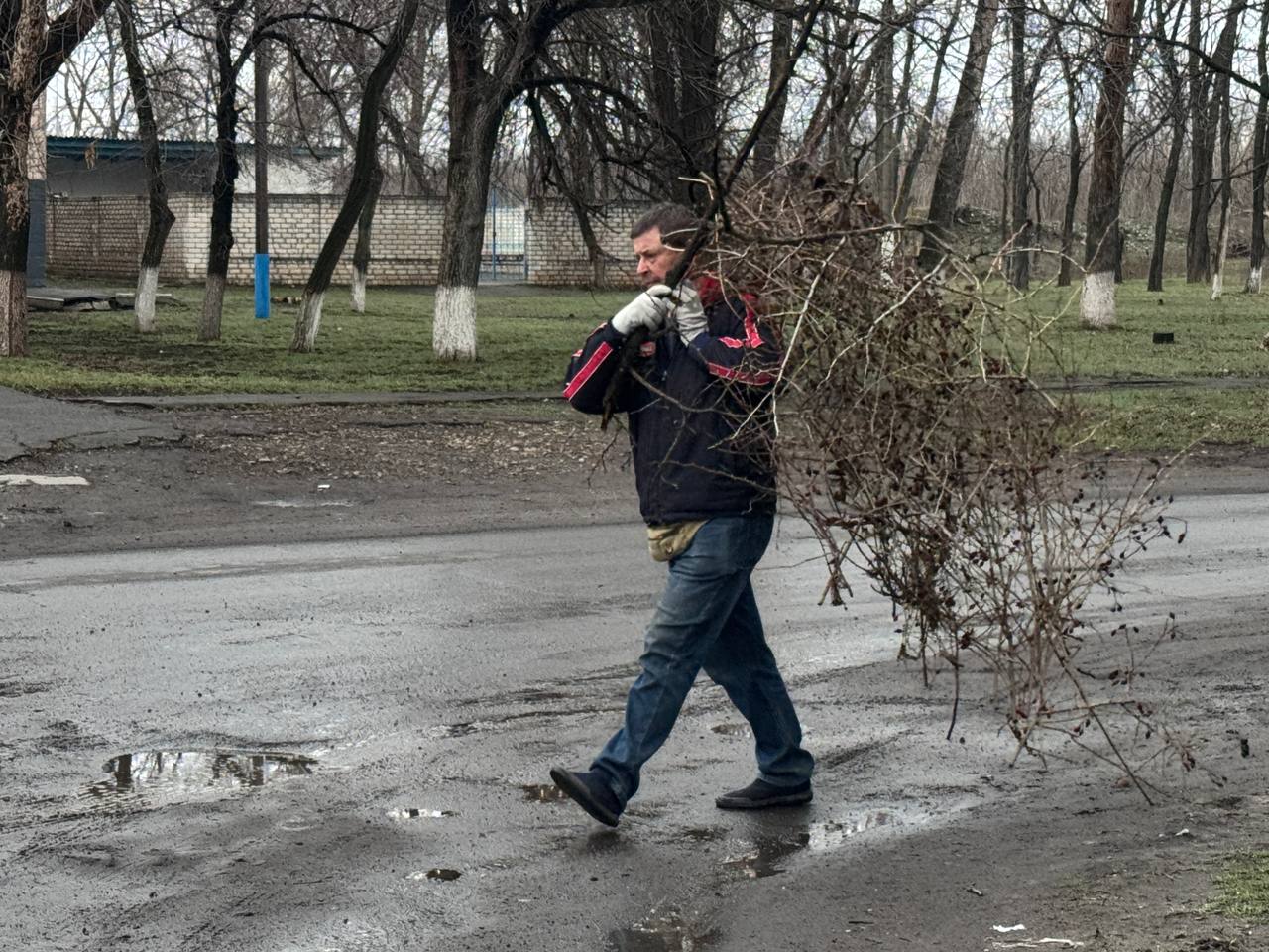Андрей Рубанцов: Субботник на центральной площади пгт Дзержинский в рамках проекта «Чистая страна»! Андрей Рубанцов: Субботник на центральной площади пгт Дзержинский в рамках проекта «Чистая страна»!