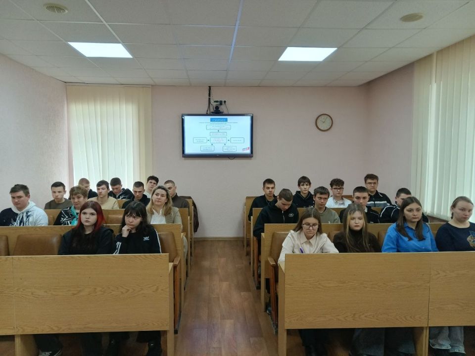 Сегодня в Администрации городского округа город Ровеньки состоялась встреча активной молодёжи с участником СВО, депутатом Народного Совета ЛНР и руководителем регионального штаба «Молодая Гвардия Единой России» Андреем... Сегодня в Администрации городского округа город Ровеньки состоялась встреча активной молодёжи с участником СВО, депутатом Народного Совета ЛНР и руководителем регионального штаба «Молодая Гвардия Единой России» Андреем...