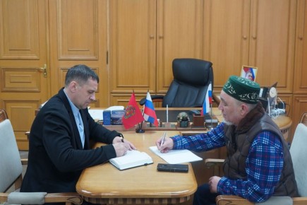 Диалог с руководителем местной религиозной организации «Мусульманская Община «Аль-Ихлас» Саидом Бахтигозиным был направлен на укрепление межконфессиональных отношений и решение вопросов местного сообщества