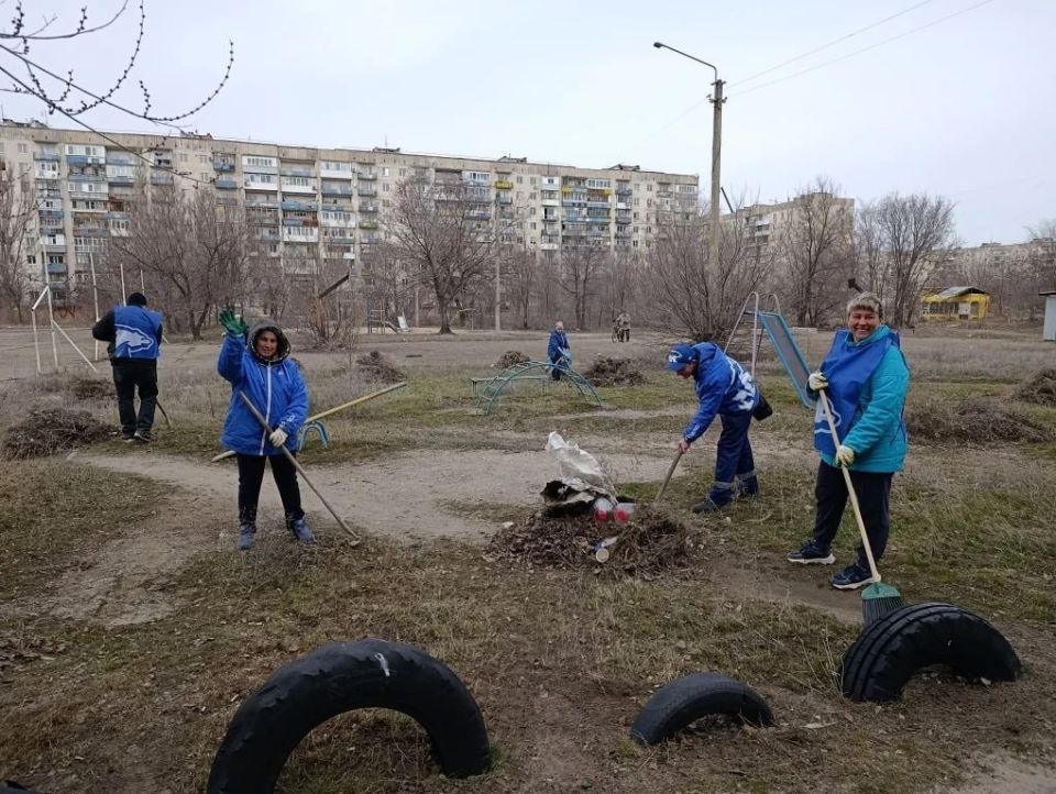 Сотрудники Рубежанского РЭС филиала «Луганскэнерго», входящего в структуру АО «Юго-Западная ЭСК», приняли активное участие в организованном субботнике Сотрудники Рубежанского РЭС филиала «Луганскэнерго», входящего в структуру АО «Юго-Западная ЭСК», приняли активное участие в организованном субботнике