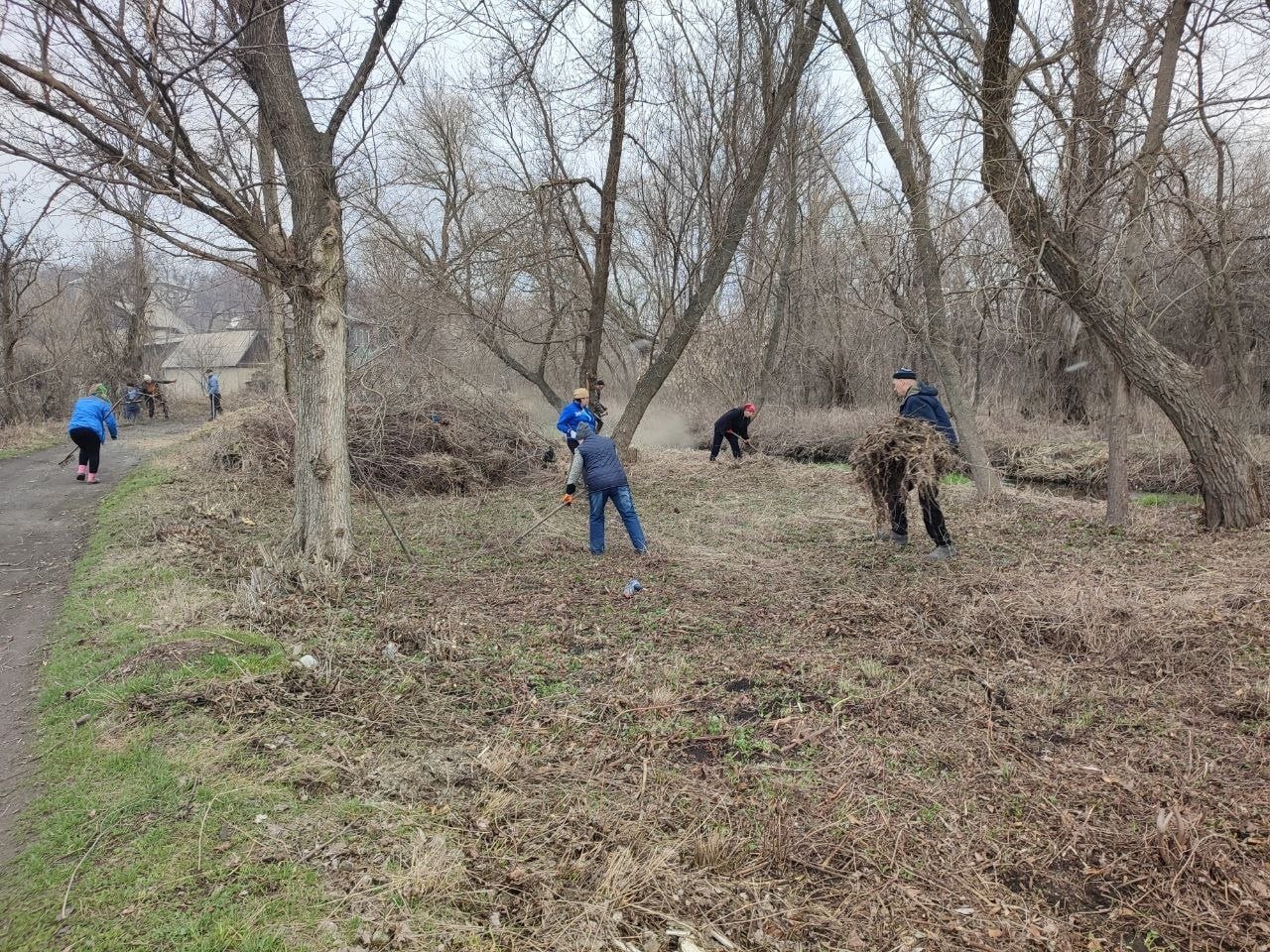 Жители Городище провели в поселке масштабный субботник Жители Городище провели в поселке масштабный субботник