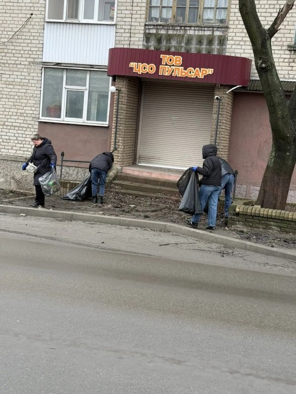 Андрей Рубанцов: Огромная благодарность ровенчанам, которые сегодня приложили усилия во время общегородского субботника, за их неравнодушие к чистоте и уюту наших улиц Андрей Рубанцов: Огромная благодарность ровенчанам, которые сегодня приложили усилия во время общегородского субботника, за их неравнодушие к чистоте и уюту наших улиц