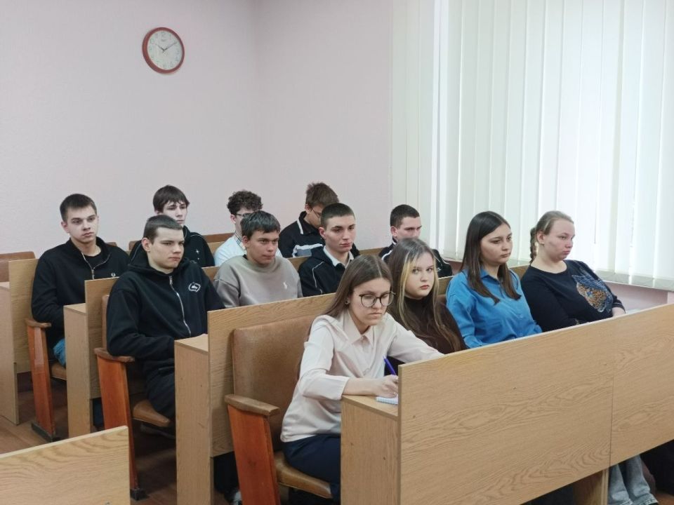 Сегодня в Администрации городского округа город Ровеньки состоялась встреча активной молодёжи с участником СВО, депутатом Народного Совета ЛНР и руководителем регионального штаба «Молодая Гвардия Единой России» Андреем... Сегодня в Администрации городского округа город Ровеньки состоялась встреча активной молодёжи с участником СВО, депутатом Народного Совета ЛНР и руководителем регионального штаба «Молодая Гвардия Единой России» Андреем...