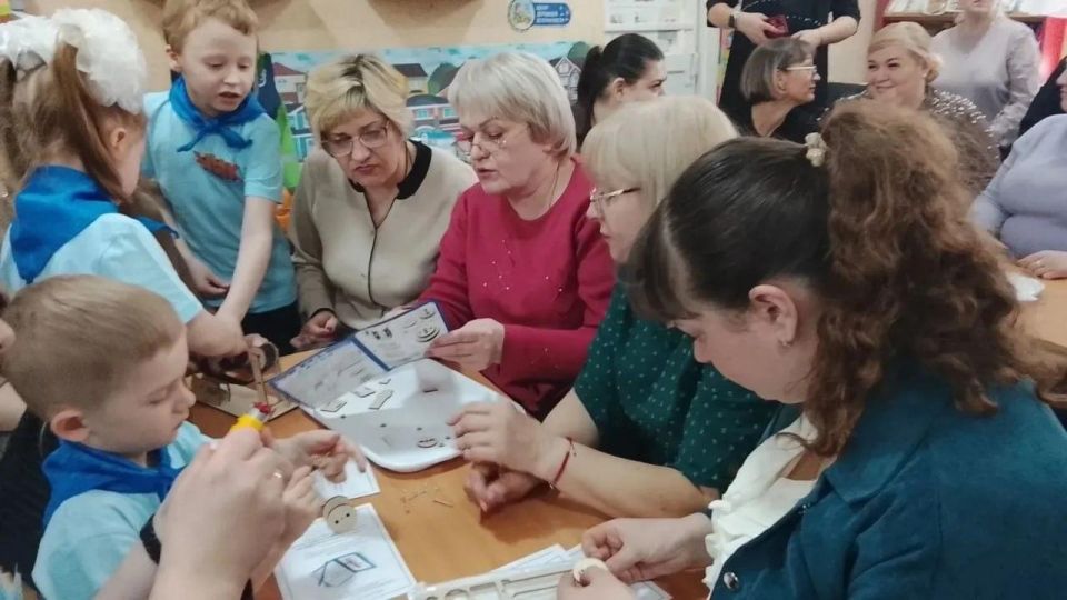 В Стаханове состоялся семинар «Детско-родительские проекты, как современная форма взаимодействия детского сада и семьи» В Стаханове состоялся семинар «Детско-родительские проекты, как современная форма взаимодействия детского сада и семьи»