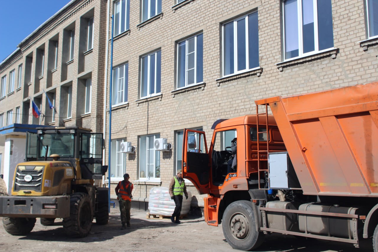 В Зимогорье ремонтируют среднюю школу В Зимогорье ремонтируют среднюю школу